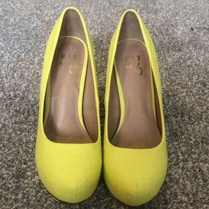 7.5 Neon Heels